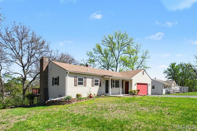 915 Coronet Drive, Ballwin, MO 63011