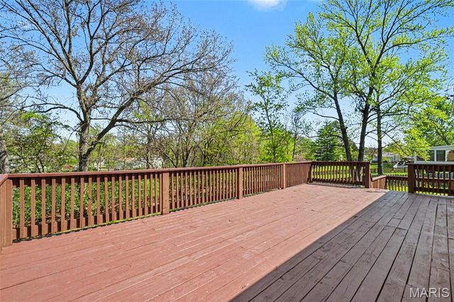915 Coronet Drive, Ballwin, MO 63011