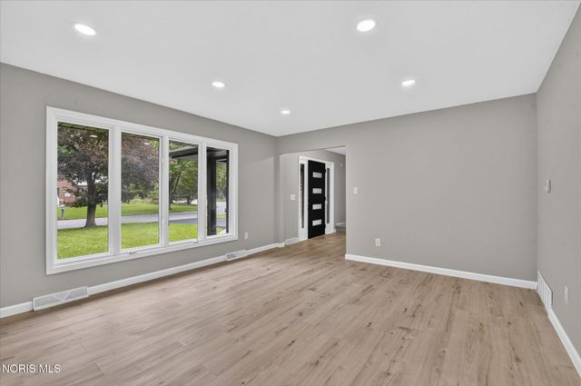 5637 Swan Creek Drive, Toledo, OH 43614