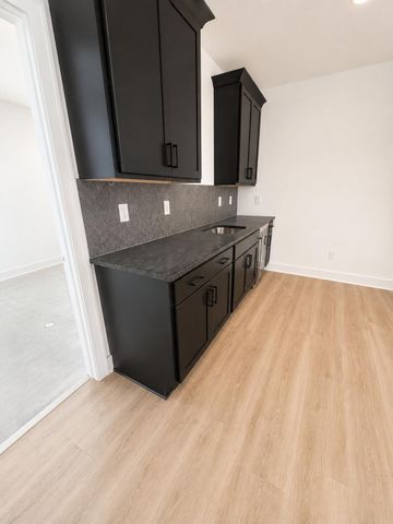 2048 Leopold Drive, Lewis Center, OH 43035