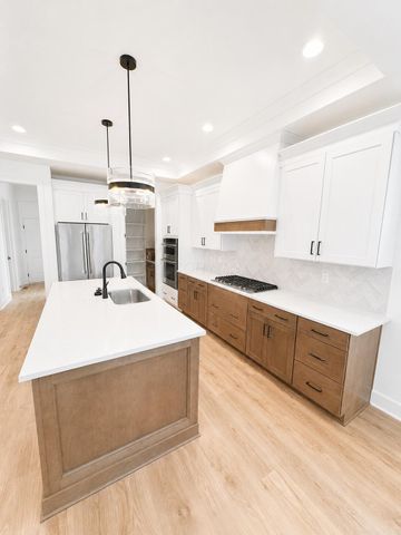 2048 Leopold Drive, Lewis Center, OH 43035