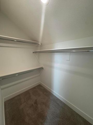 2048 Leopold Drive, Lewis Center, OH 43035