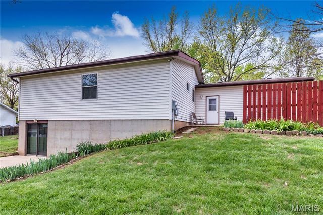 11 Wells Fargo Court, St Peters, MO 63376