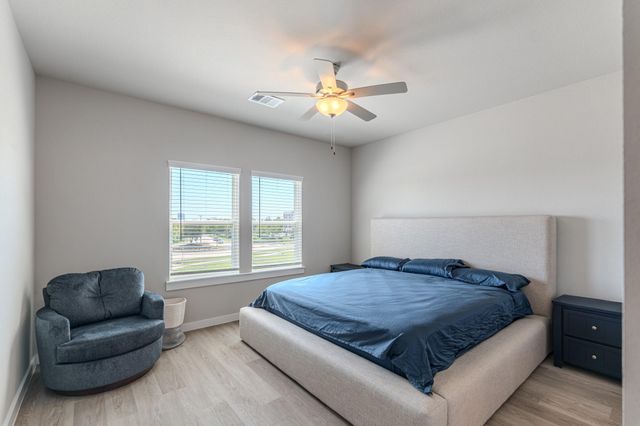 494 S Centro Circle A, Shenandoah, TX 77385