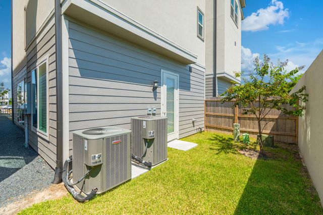 494 S Centro Circle A, Shenandoah, TX 77385