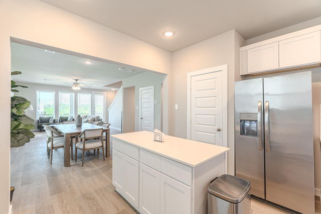 494 S Centro Circle A, Shenandoah, TX 77385