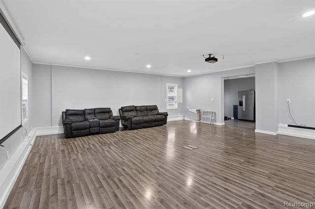 200 N River Road, Saginaw, MI 48609