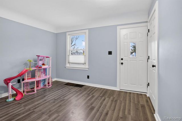 200 N River Road, Saginaw, MI 48609