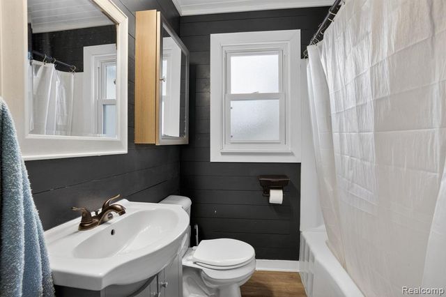 200 N River Road, Saginaw, MI 48609