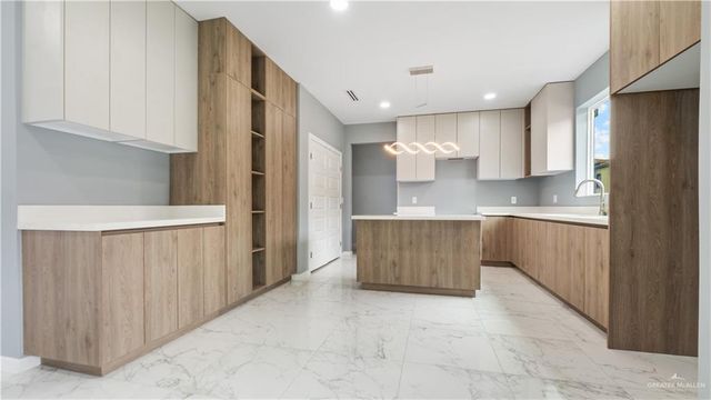 2806 Stablewood Lane, Mission, TX 78572