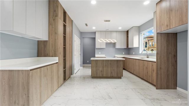 2806 Stablewood Lane, Mission, TX 78572