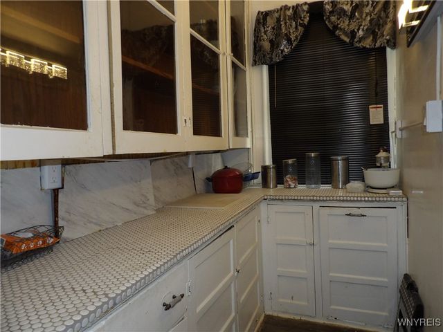 26 Pleasant Place, Buffalo, NY 14208