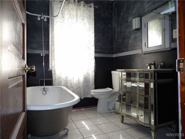 26 Pleasant Place, Buffalo, NY 14208