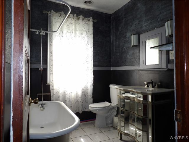 26 Pleasant Place, Buffalo, NY 14208