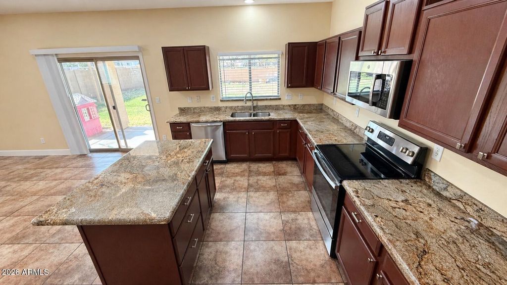 Image 11 of property listing at 5247 W Maldonado Road, Laveen, AZ 85339