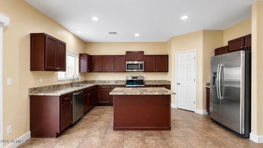 Image 4 of property listing at 5247 W Maldonado Road, Laveen, AZ 85339