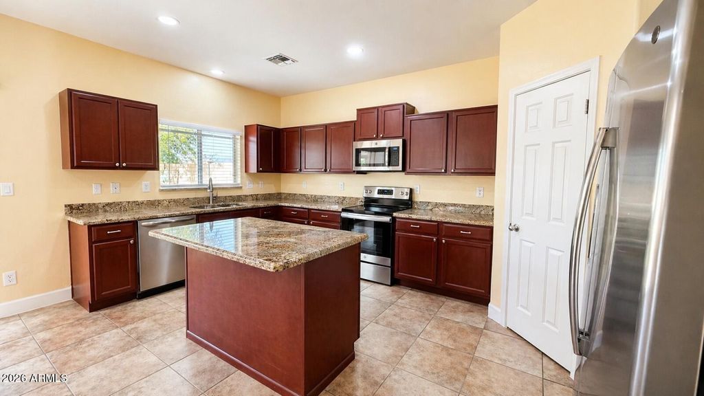 Image 5 of property listing at 5247 W Maldonado Road, Laveen, AZ 85339