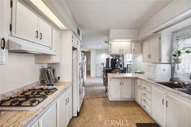 2755 Arrow Highway 142, La Verne, CA 91750