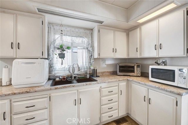 2755 Arrow Highway 142, La Verne, CA 91750