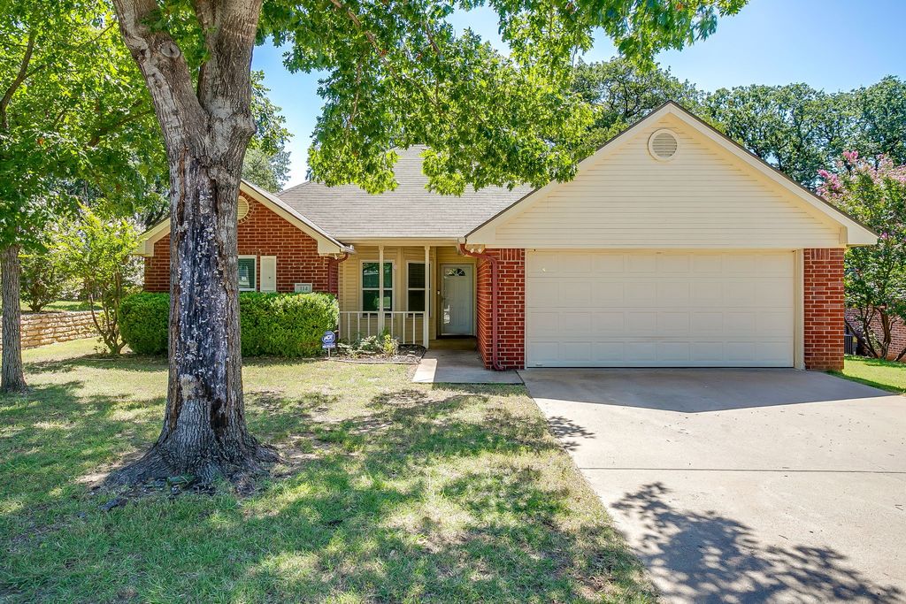 114 Whiterock Court, Weatherford, TX 76086