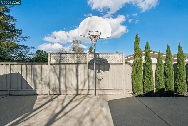 342 342 Constance Pl, Moraga, CA 94556