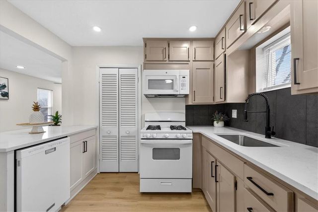 816 S Lake Drive, Independence, MO 64063