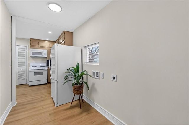 816 S Lake Drive, Independence, MO 64063