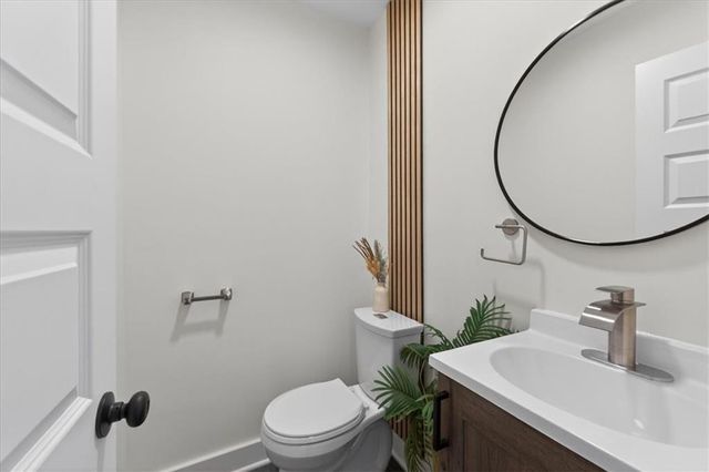 816 S Lake Drive, Independence, MO 64063