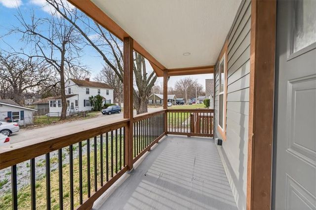 816 S Lake Drive, Independence, MO 64063