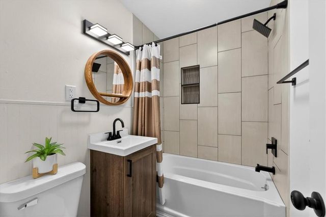 816 S Lake Drive, Independence, MO 64063