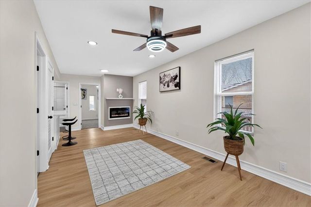 816 S Lake Drive, Independence, MO 64063