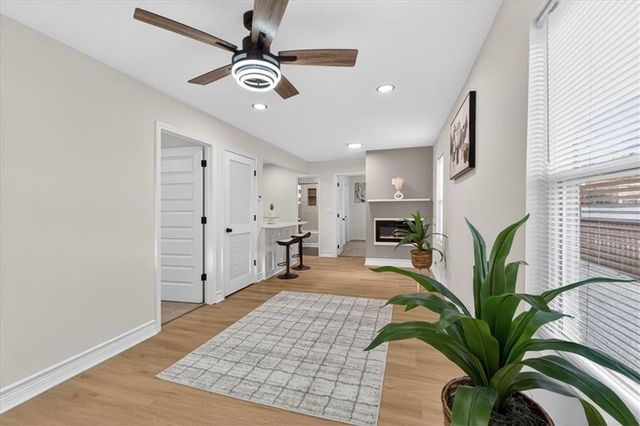 816 S Lake Drive, Independence, MO 64063