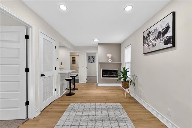 816 S Lake Drive, Independence, MO 64063