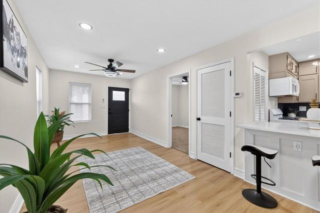 816 S Lake Drive, Independence, MO 64063