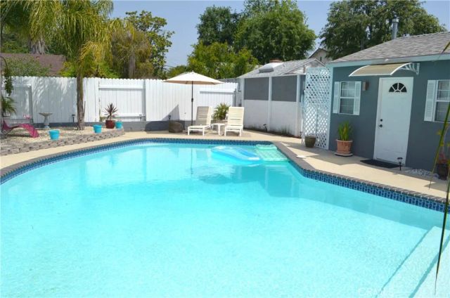 13827 Calvert Street, Valley Glen, CA 91401