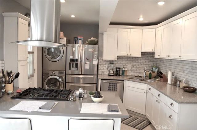 13827 Calvert Street, Valley Glen, CA 91401