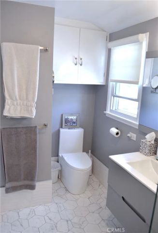 13827 Calvert Street, Valley Glen, CA 91401