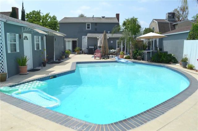 13827 Calvert Street, Valley Glen, CA 91401