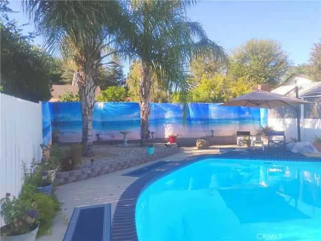 13827 Calvert Street, Valley Glen, CA 91401