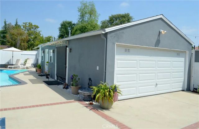 13827 Calvert Street, Valley Glen, CA 91401