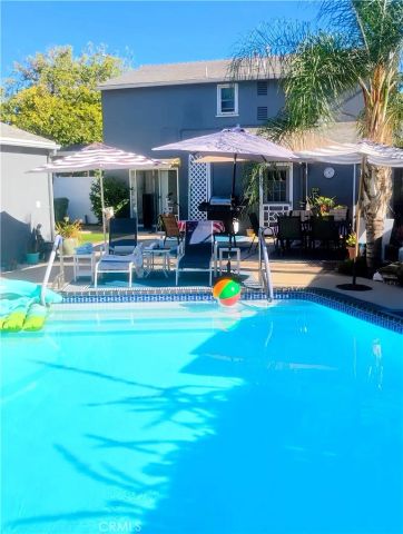 13827 Calvert Street, Valley Glen, CA 91401