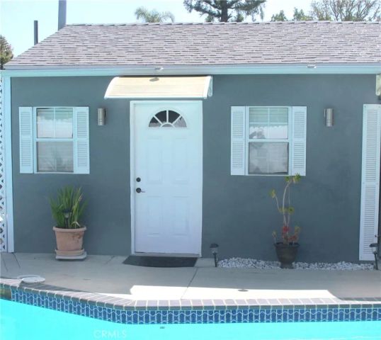 13827 Calvert Street, Valley Glen, CA 91401