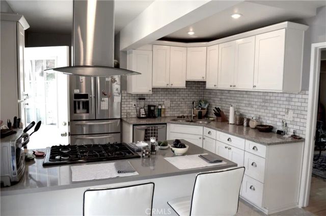 13827 Calvert Street, Valley Glen, CA 91401