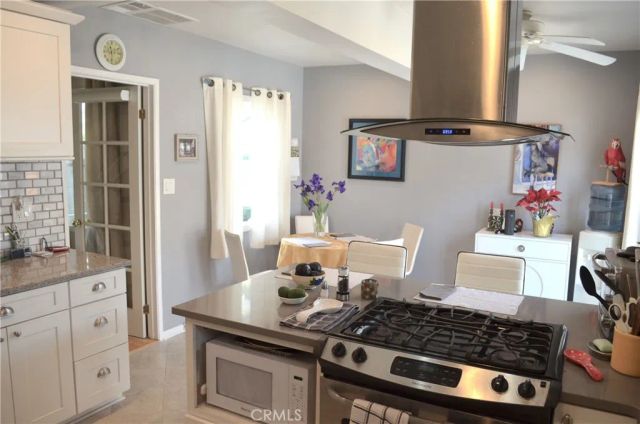 13827 Calvert Street, Valley Glen, CA 91401