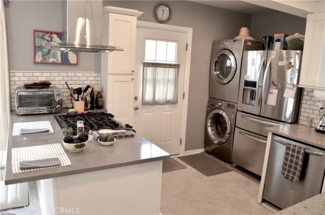 13827 Calvert Street, Valley Glen, CA 91401