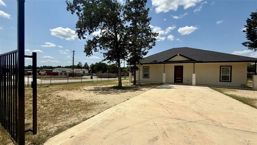146 Buena Fortuna RD, Elgin, TX 78621