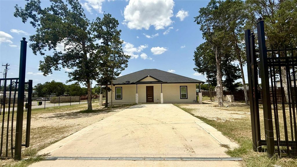 146 Buena Fortuna RD, Elgin, TX 78621