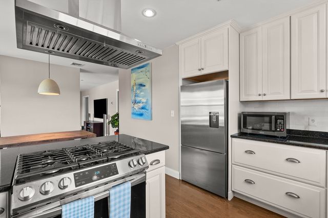 1 Sylvia St 3, Boston, MA 02130