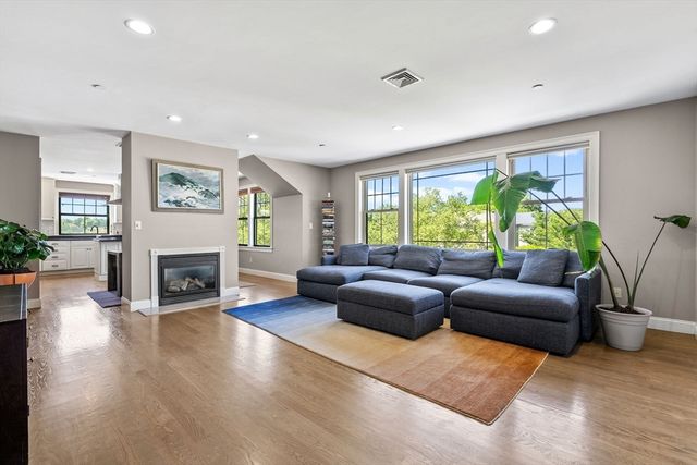 1 Sylvia St 3, Boston, MA 02130