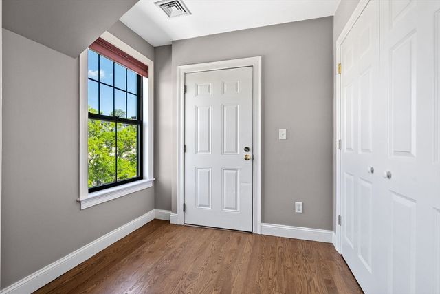 1 Sylvia St 3, Boston, MA 02130